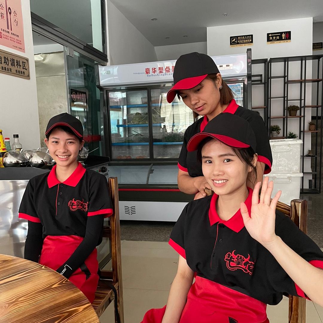 越南女孩在中国河口餐厅打工