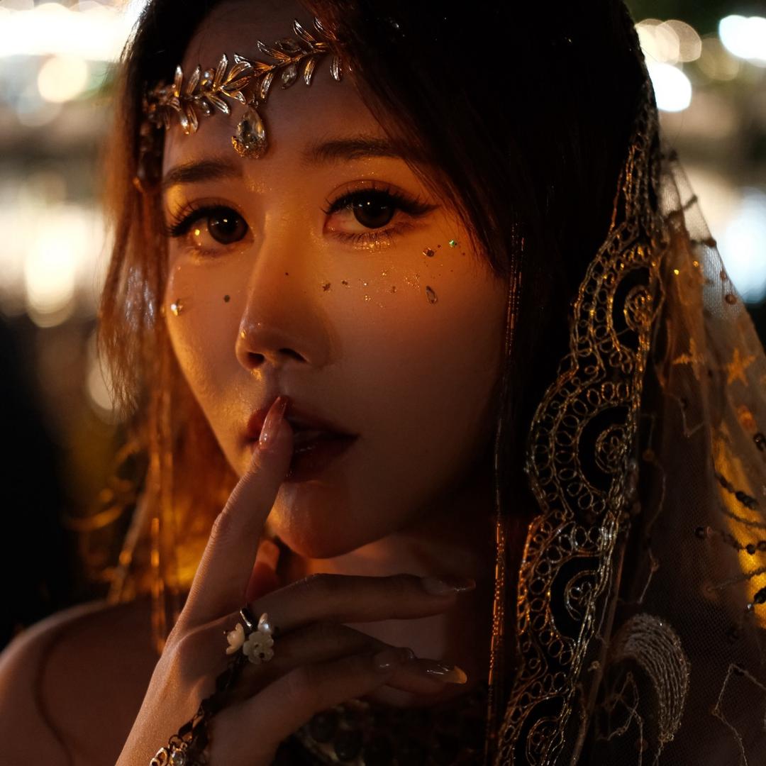 Chloe彤子