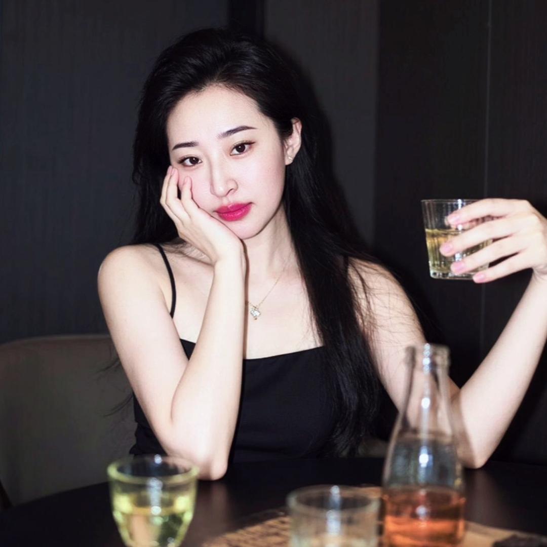 晓恋（精神暂停酒吧老板）