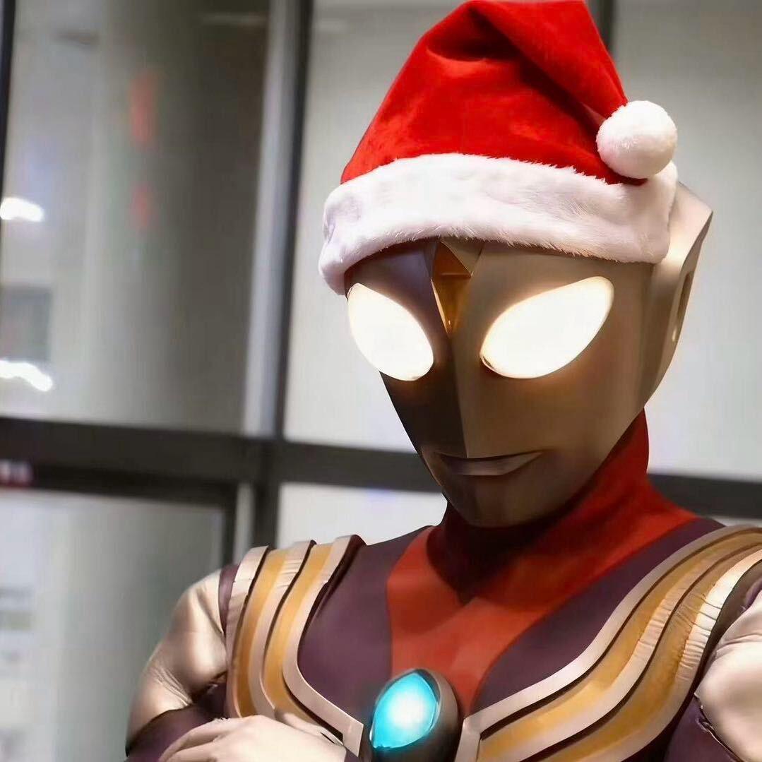 娇羞小美人在公交车上被18个帅哥轮流让座