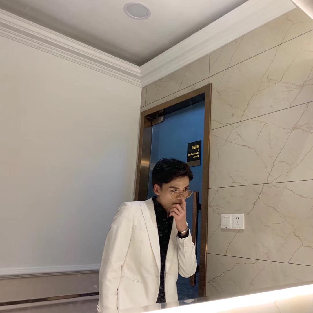 博文只会做头发