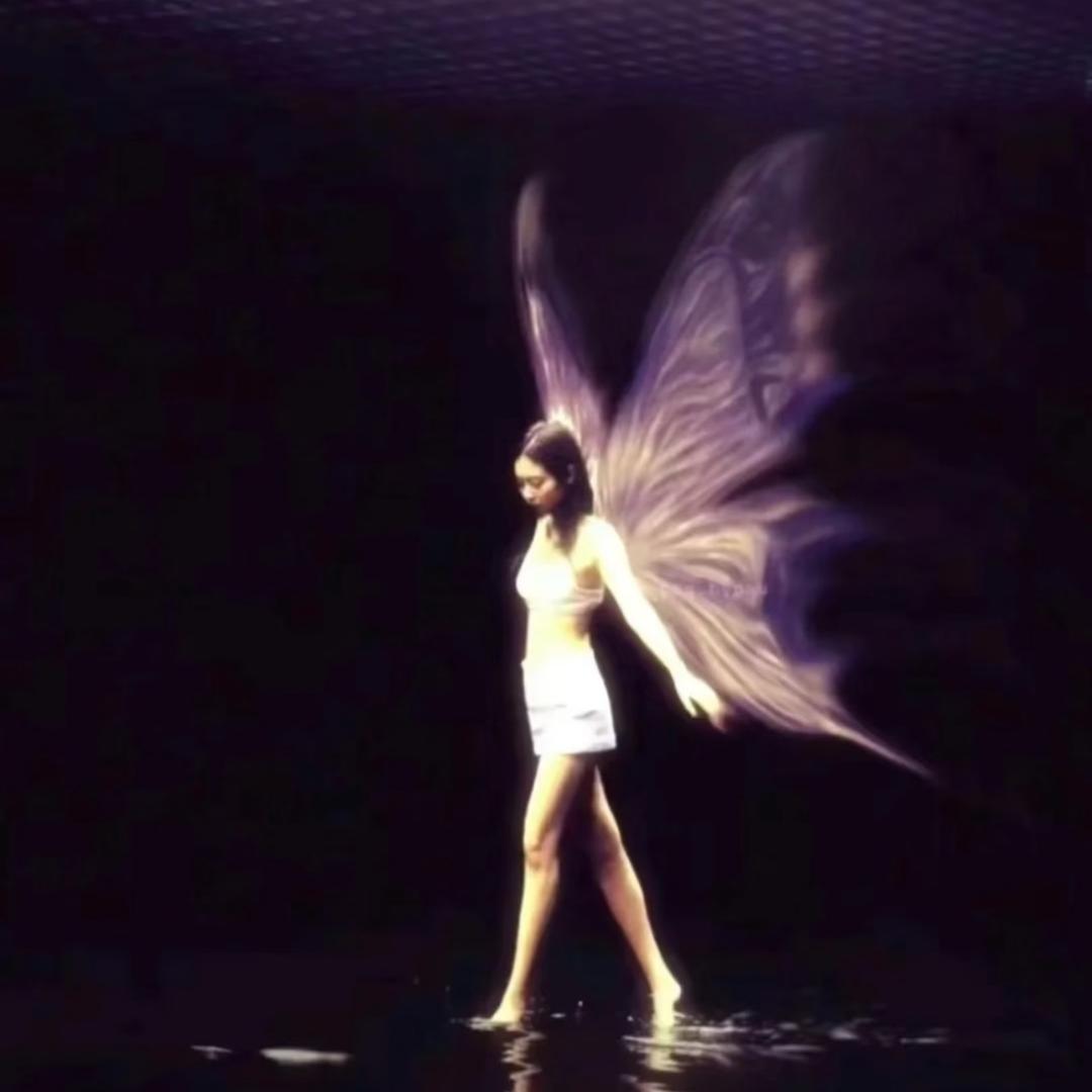 踢踢不喝奶茶（航天第一女兵版）