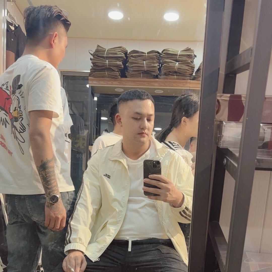 王百万／