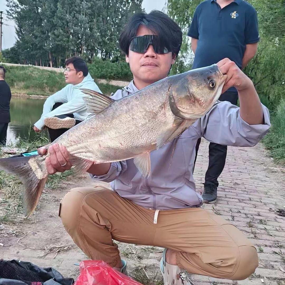 小凡钓鱼