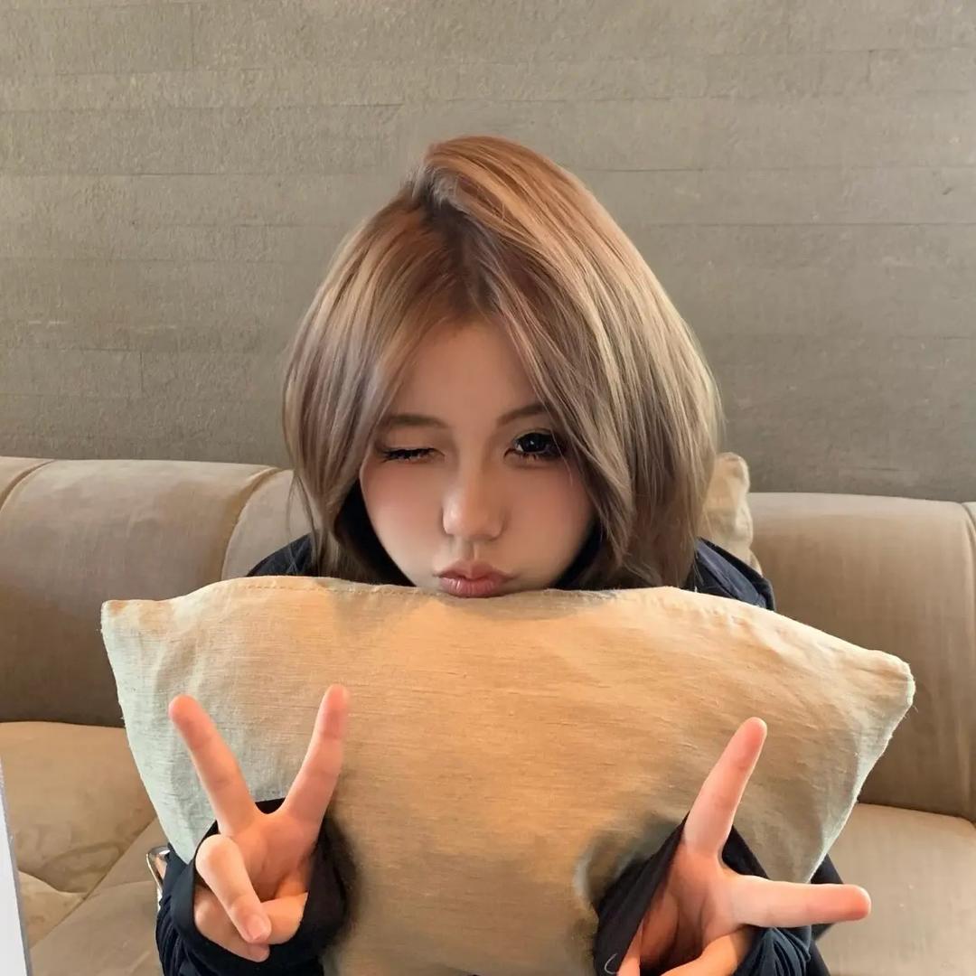 小y^