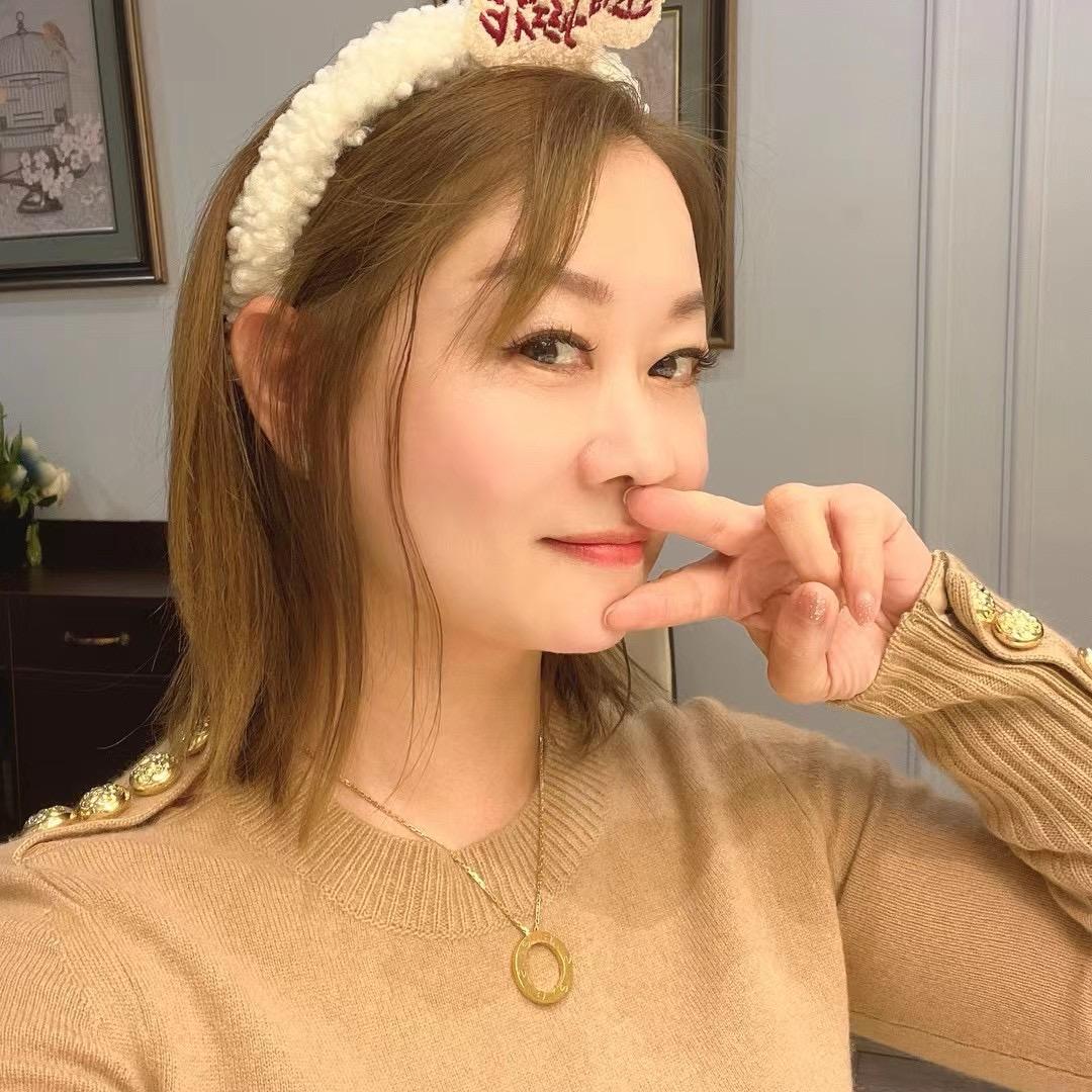 左听右冒小可爱