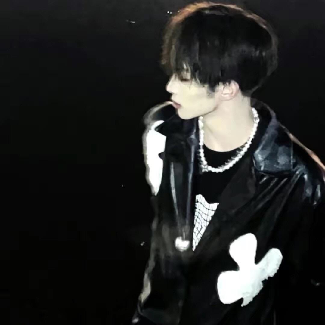 帅气的非主流🚶‍♂️