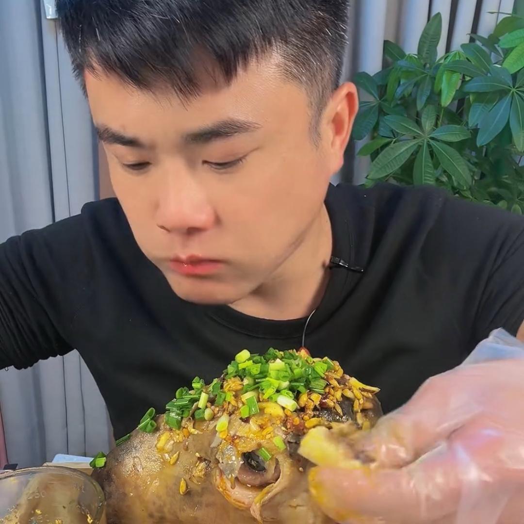 张弟吃肉！