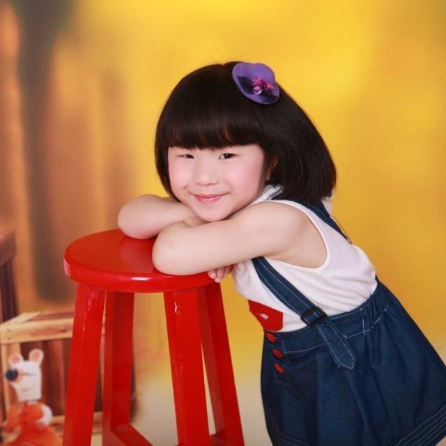 幸运四叶草女孩