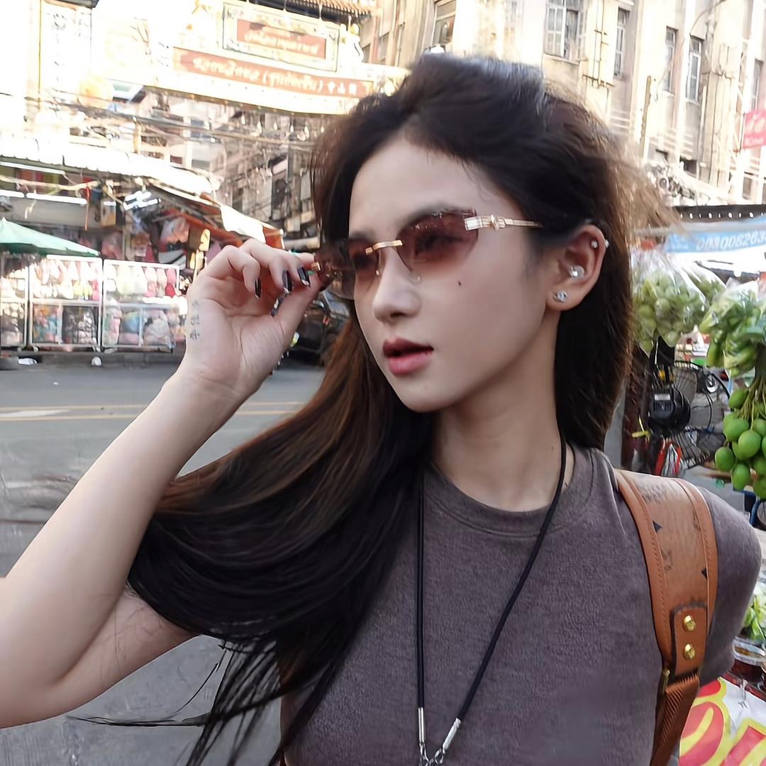 ￴￴ ￴￴ ￴  ￴