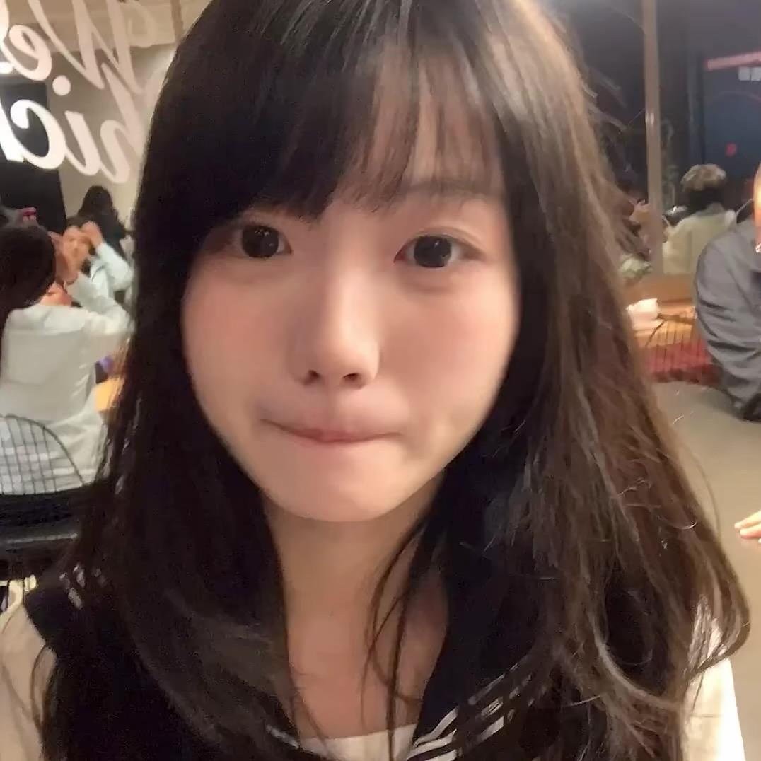 请不要对我刻意隐藏悲伤