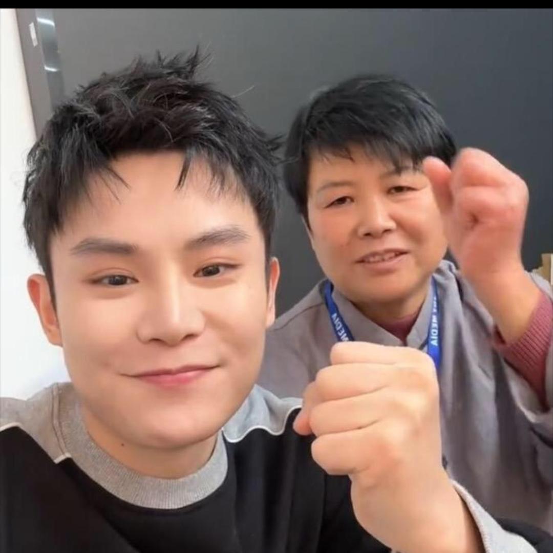 毛毛姐的小跟班