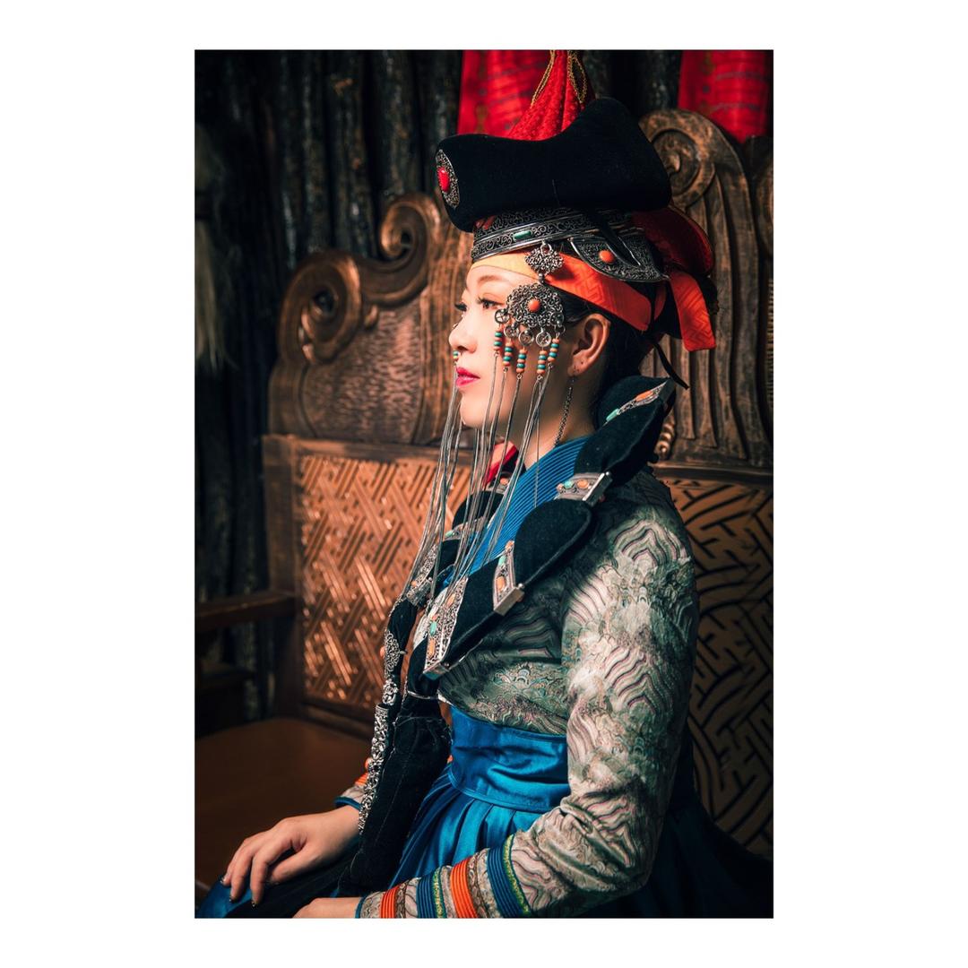 🎈🧍🏽‍♀️