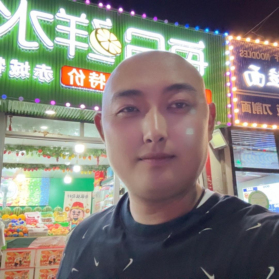 赤城车站十字路口南：每日鲜水果店