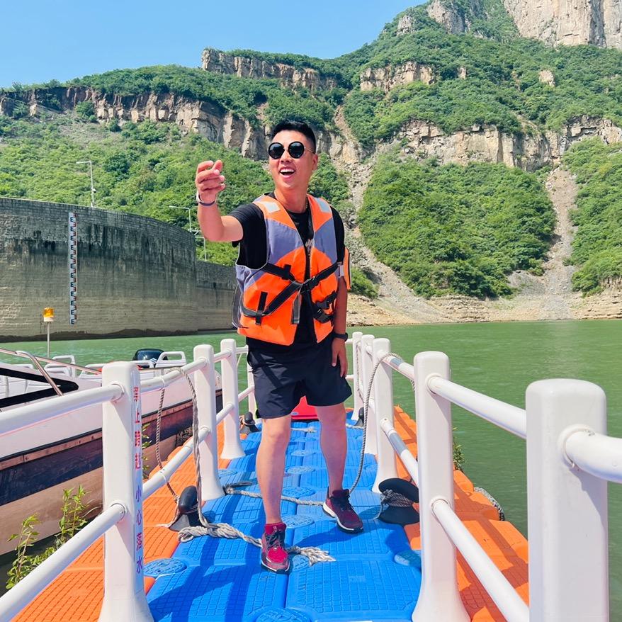 誓死报国王小妞