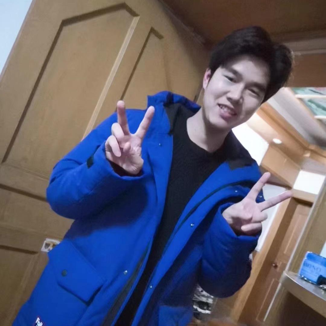 养鱼的小王观赏鱼