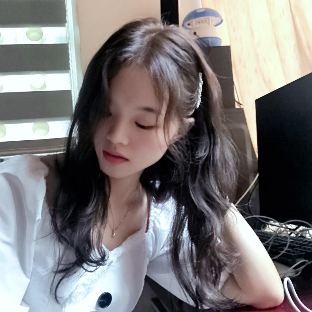 April  👧🏻