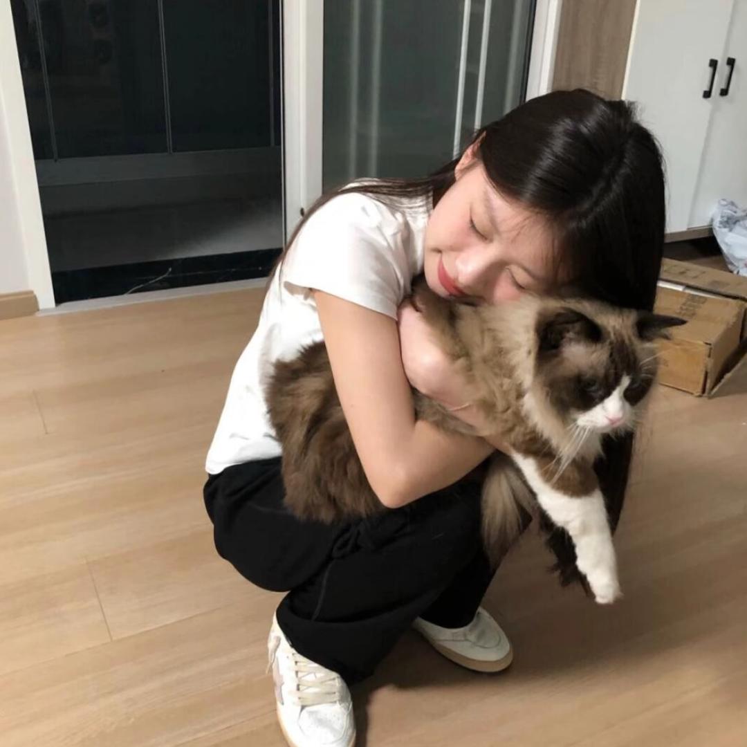 念耳^