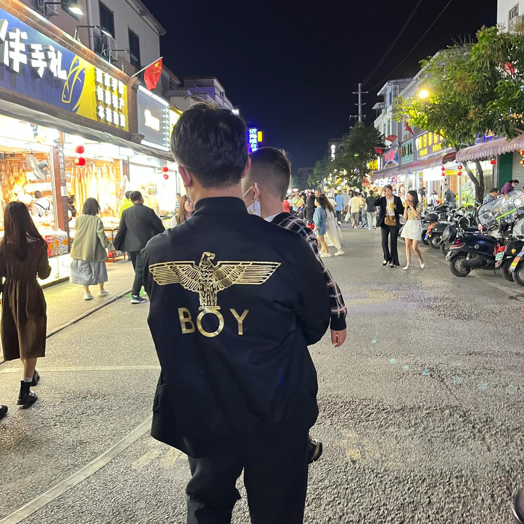 未明湖畔