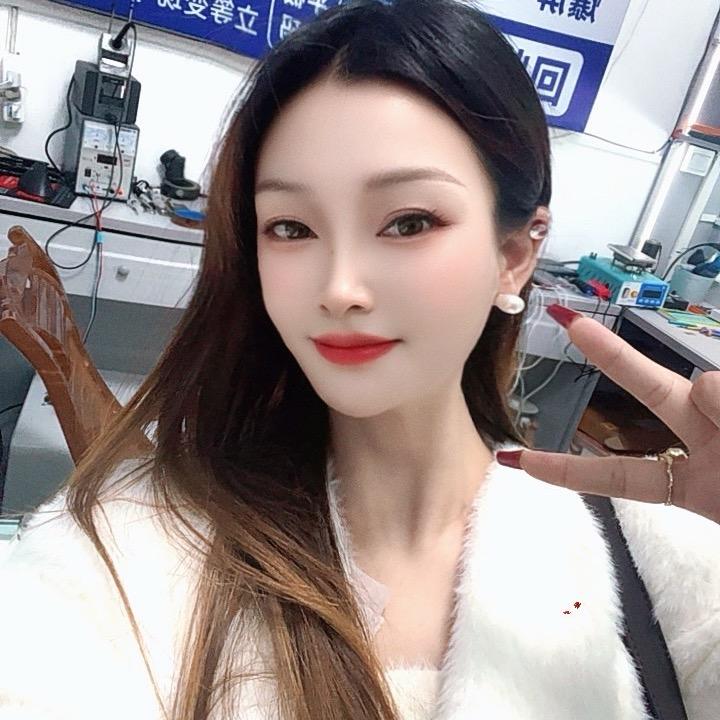 修手机的小伍哥哥