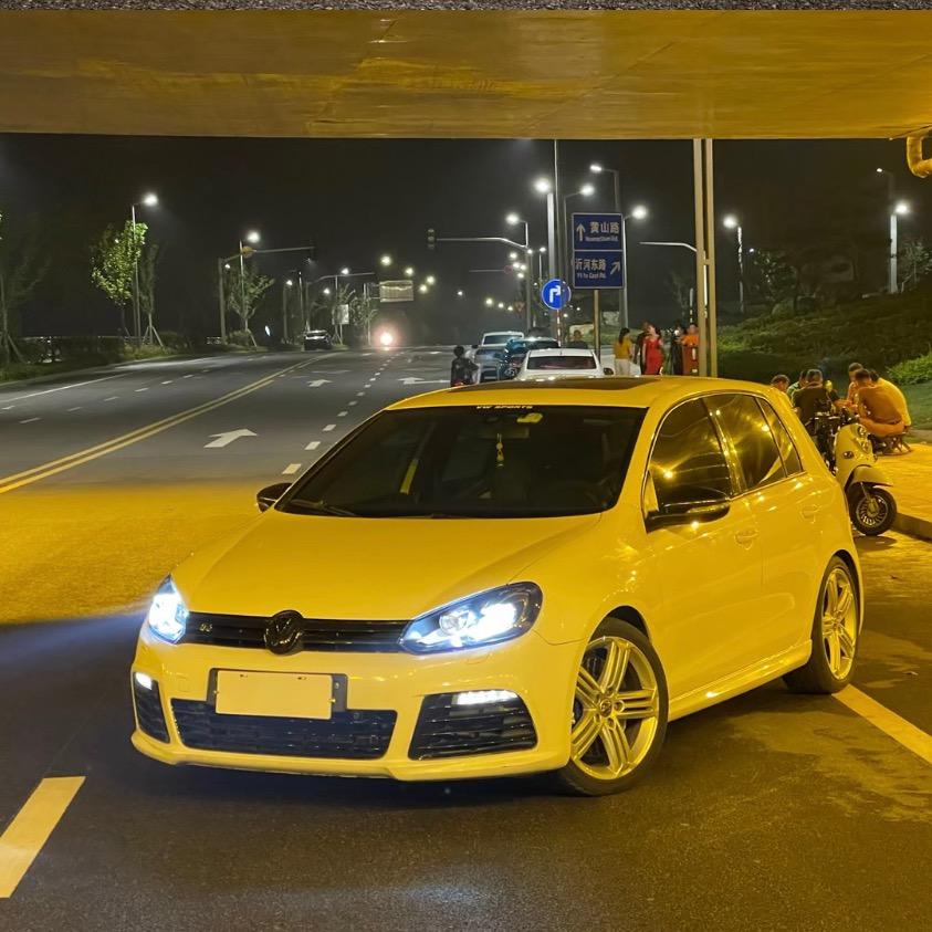 VW.