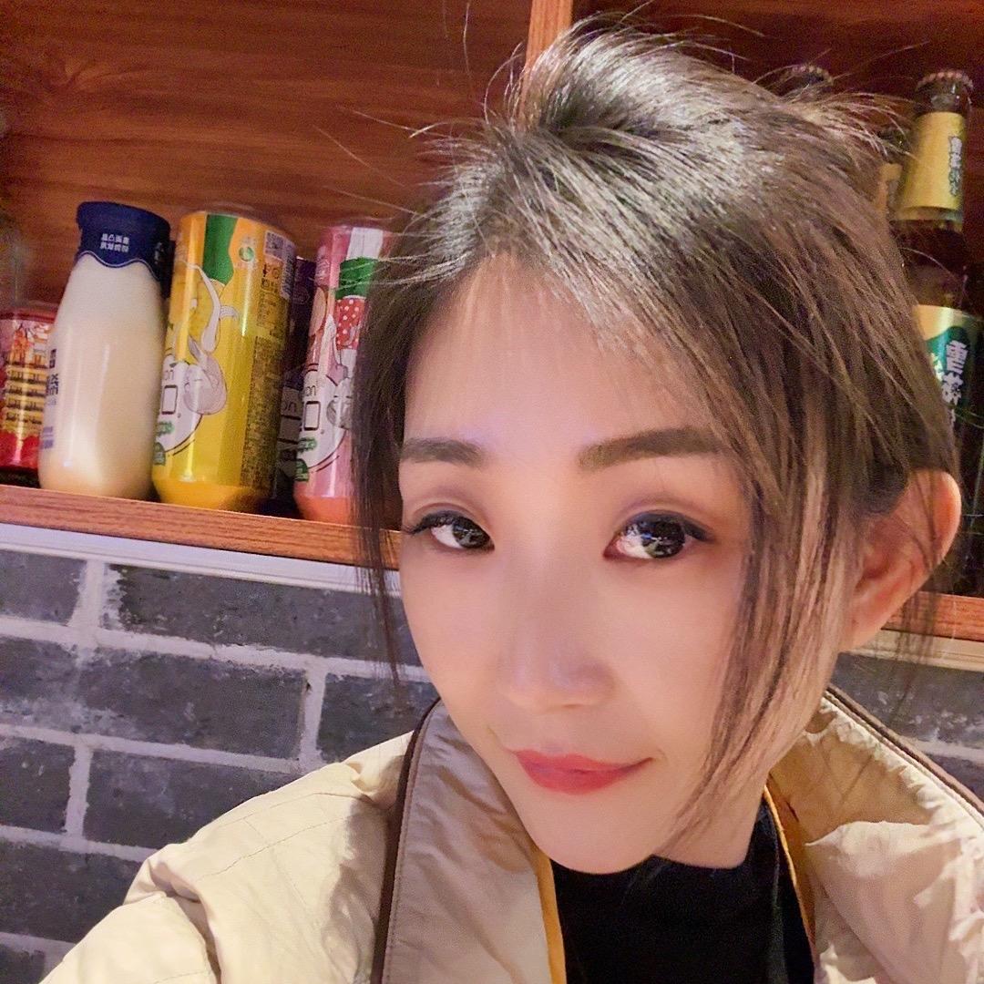 泥巴小院市井火锅《老板娘》