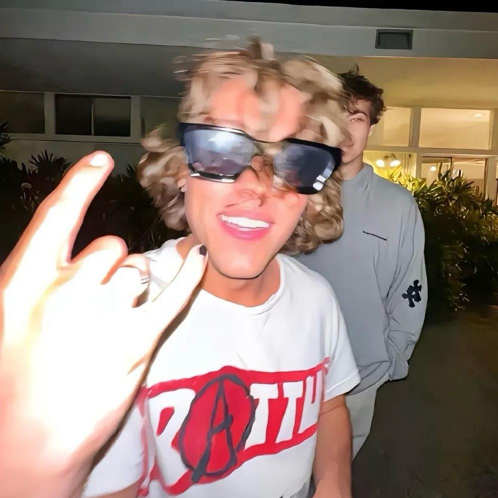 V^