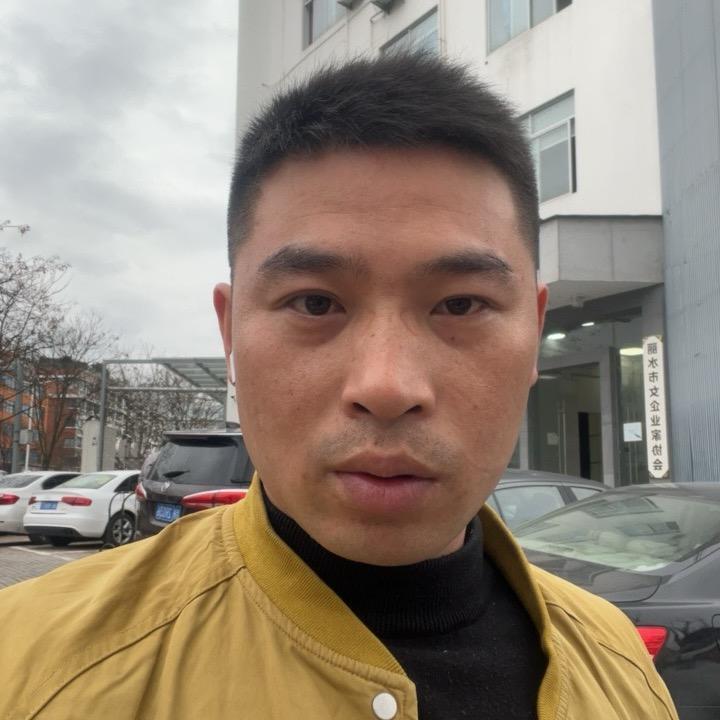 李大强收茶日常生活