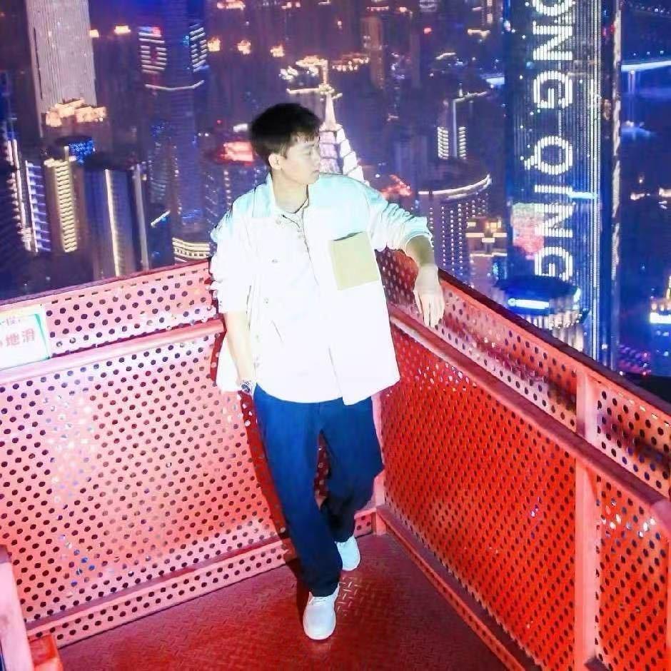 爱抓娃娃的伟仔