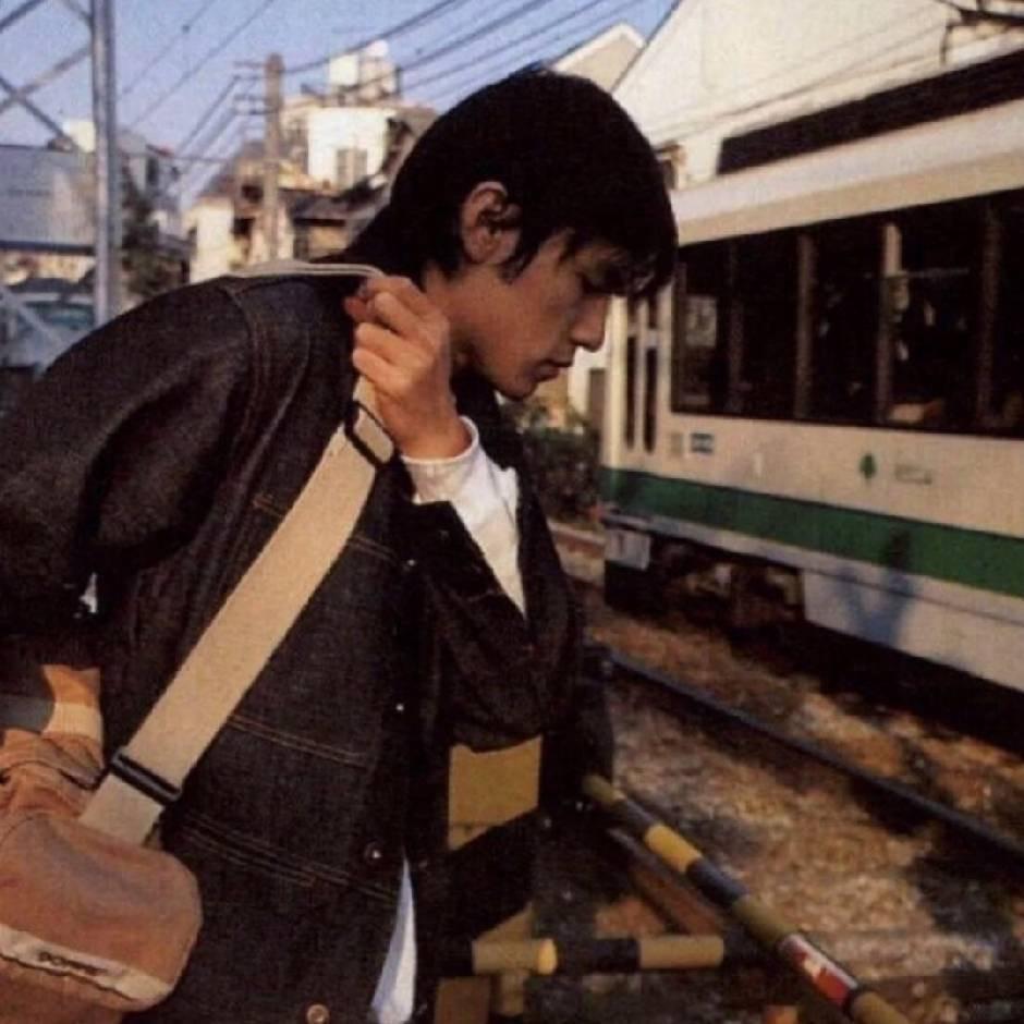 云中谁寄锦书来