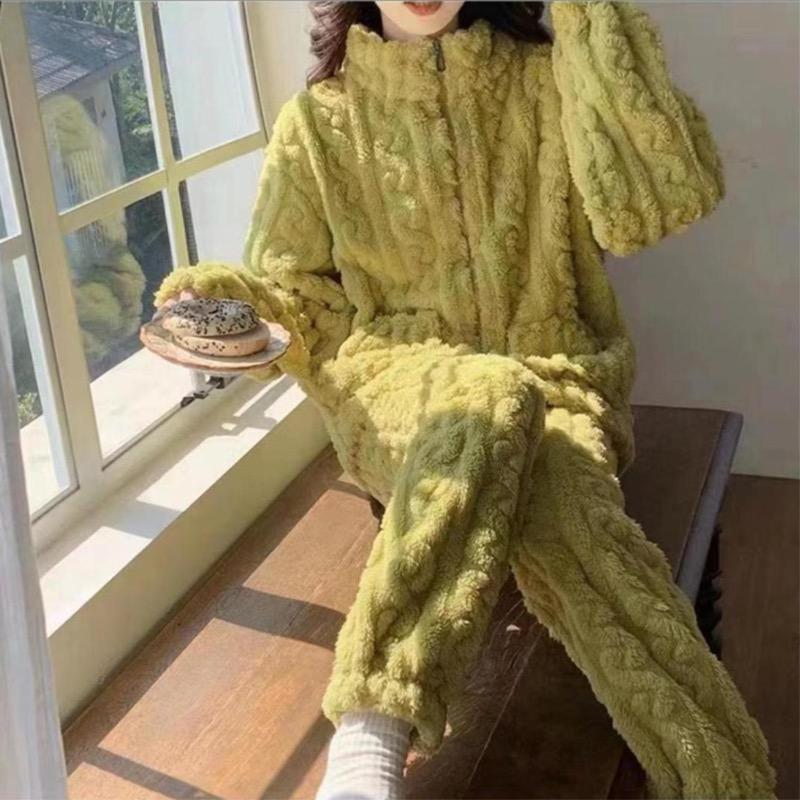 衣小妮轻奢睡衣