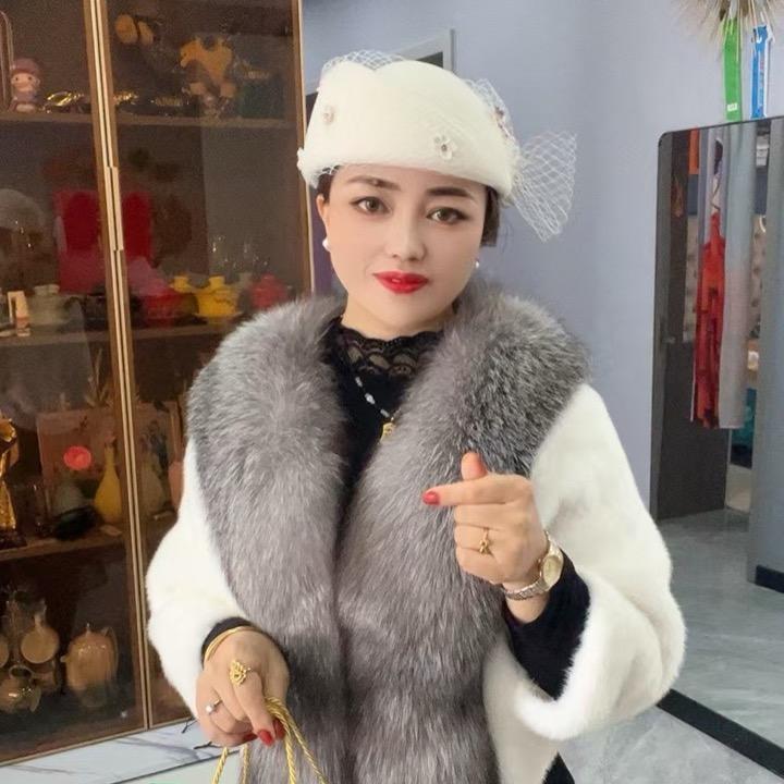 爱美的英姐在新疆