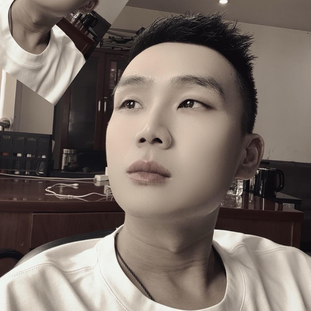 丿脑袋有点空🌕