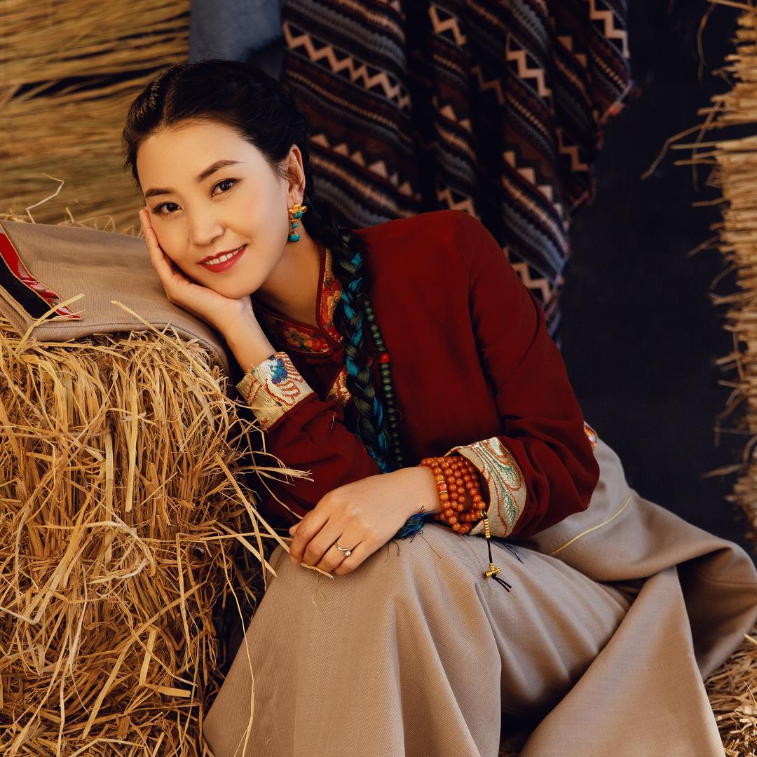 背青稞姑娘～拉吉