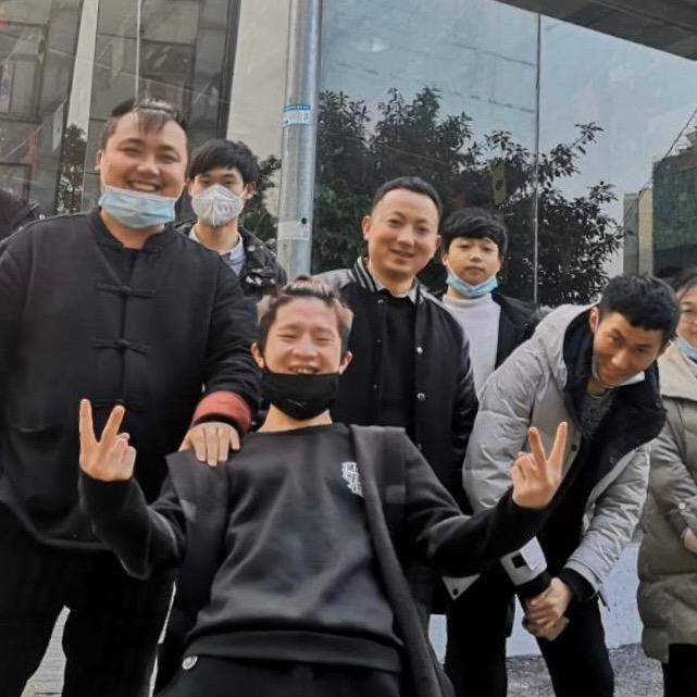 重庆余伟估车股东 啊帅