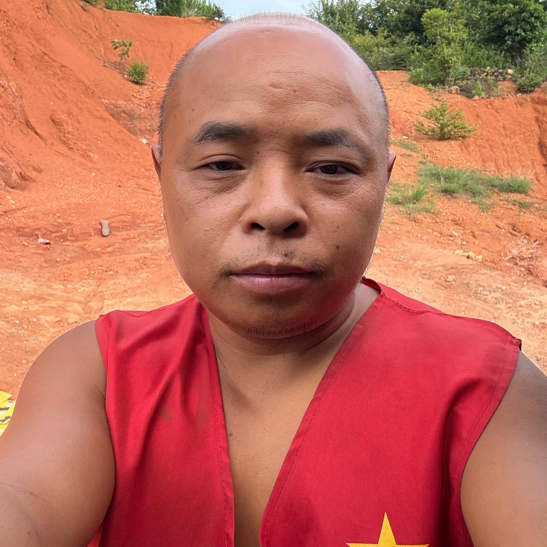 为先烈扫墓梦飞