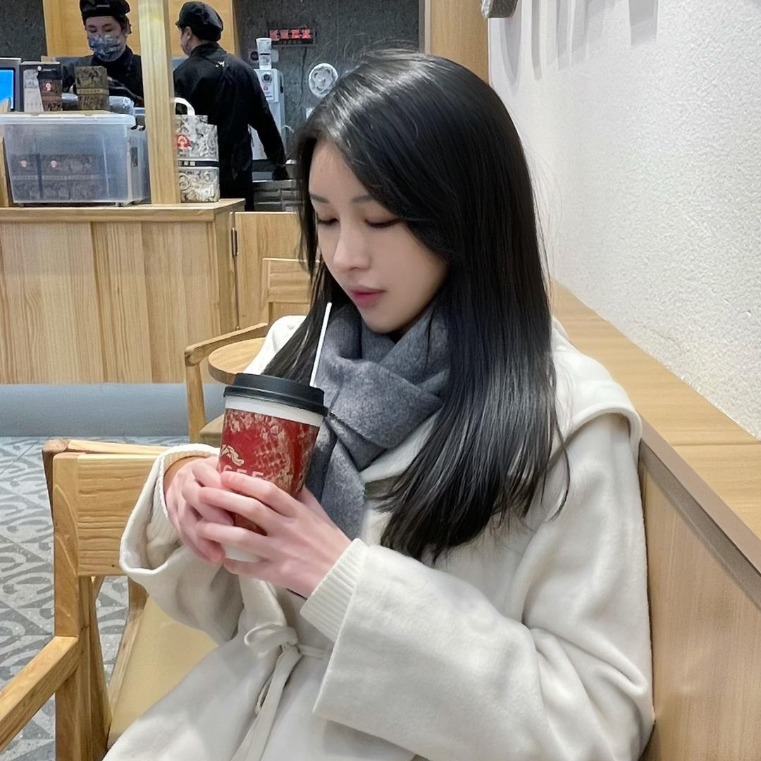 呆在厨房的娇娇