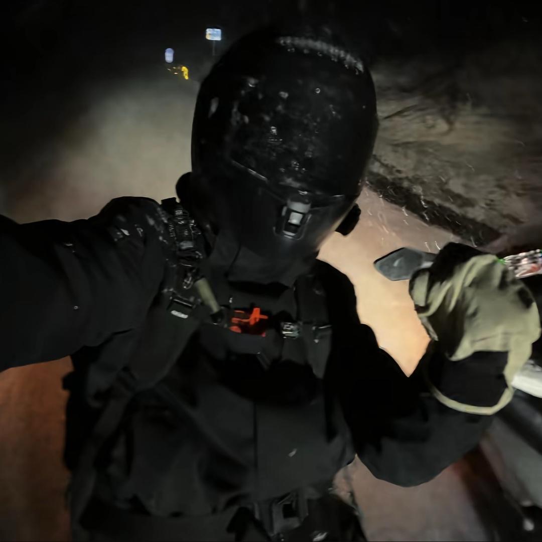 忧郁总裁兜不住屎被护工吊打