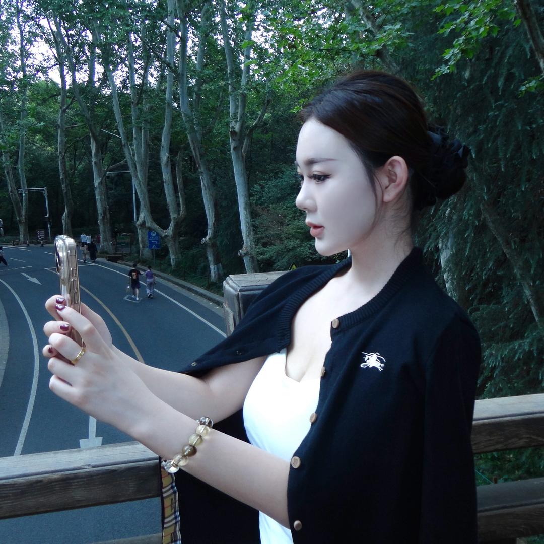 卷王弘利的南非国石舒俱来