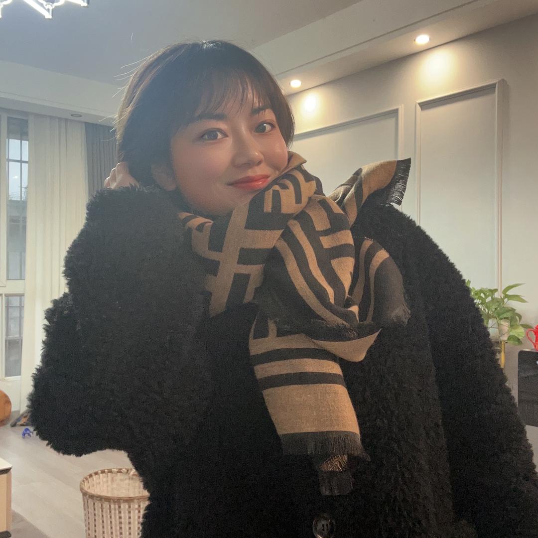 咔咔二手车任小妹