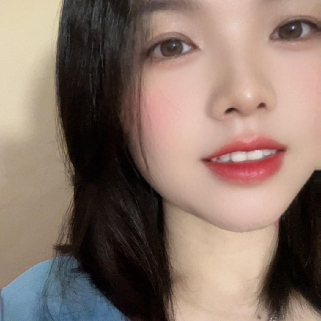 欣欣吃亿口