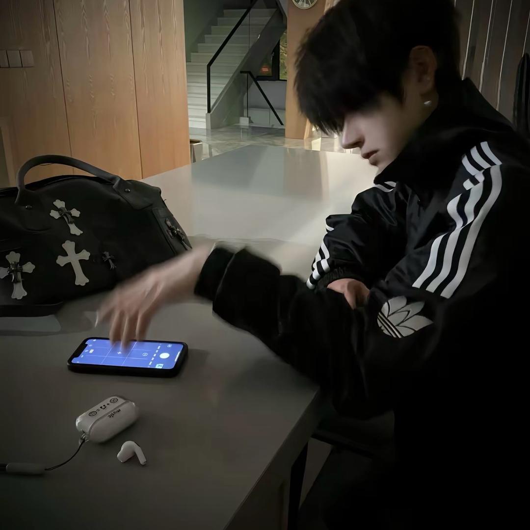 痴迷•︡ ‿ •︠ᐝ（贴心直属）