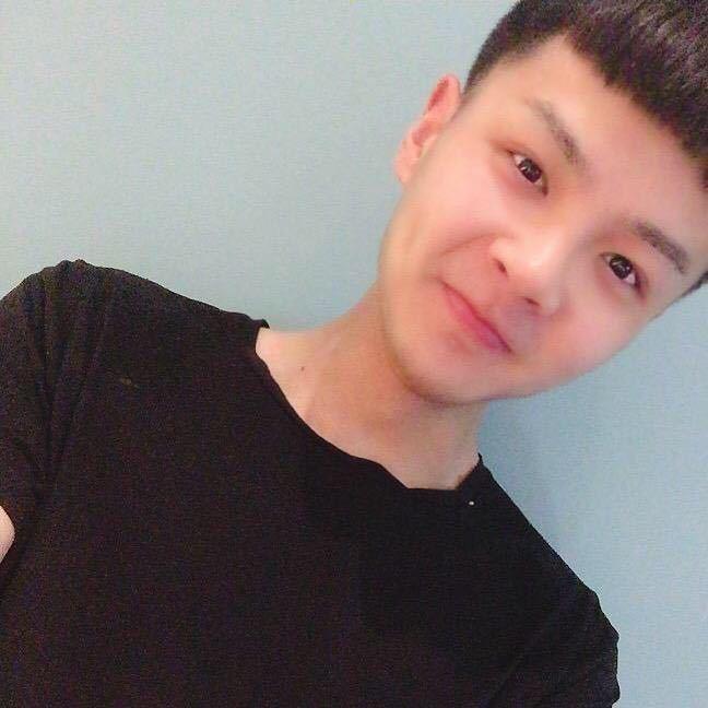 蓝。