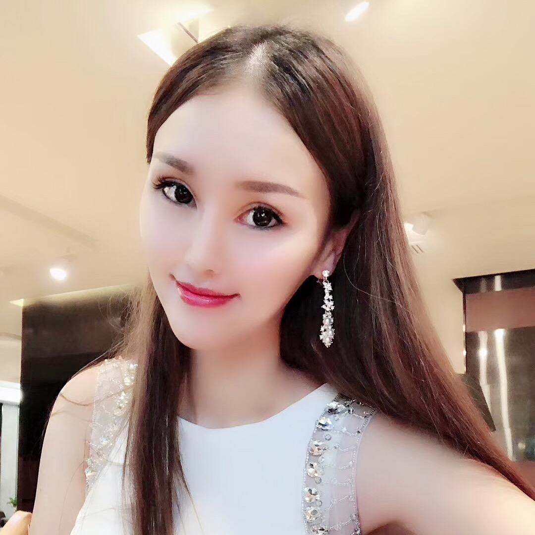 主持人杨洁