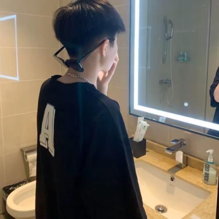 小Y.