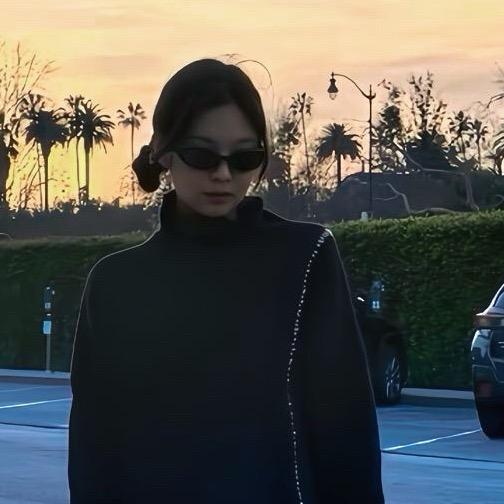 腼腆的小美