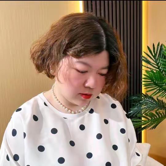 真丝小宝总（时髦穿搭）