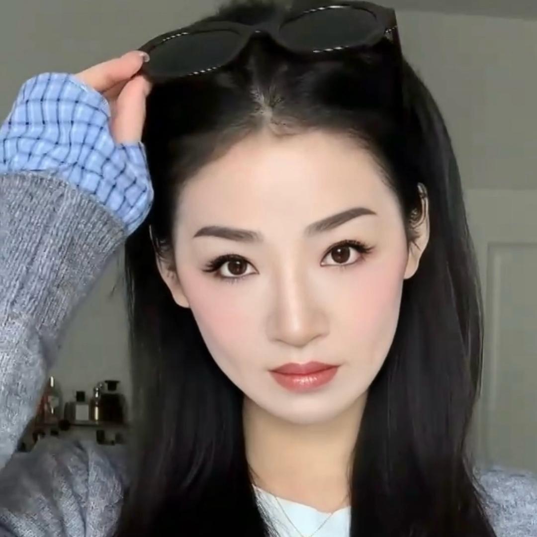 奕彤