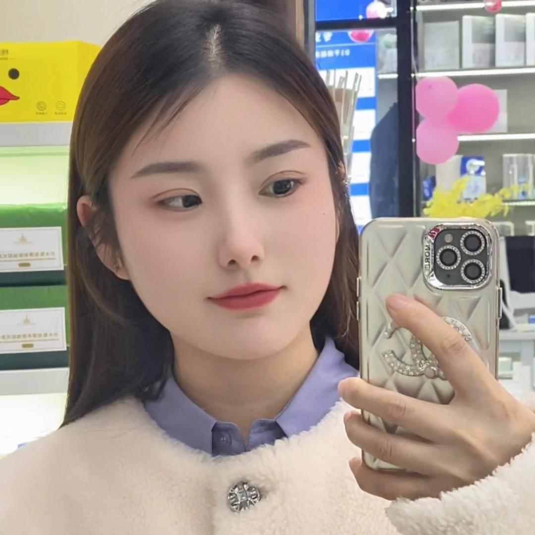 楠楠宝丽色彩美妆olevo(财政局店)