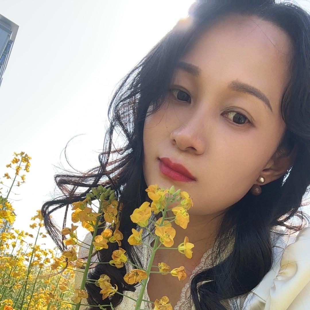 盛开的红莲